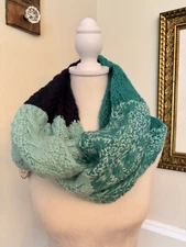 NWT SO Womens Ombre Cable Knit Infinity Scarf Blue Green