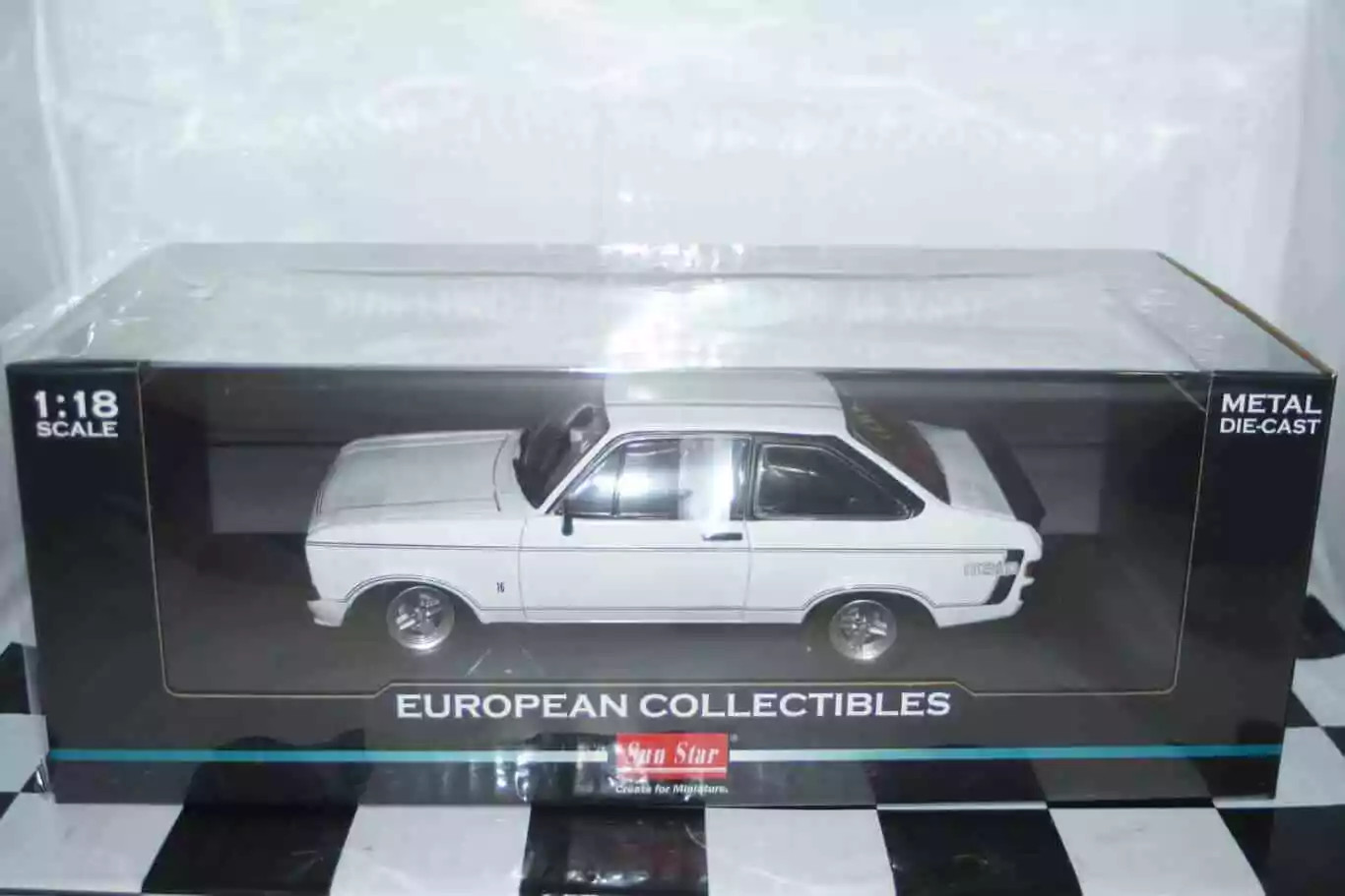 SunStar Ford Escort Mk2 RS Mexico Diamond White 1976 4633r 1:18