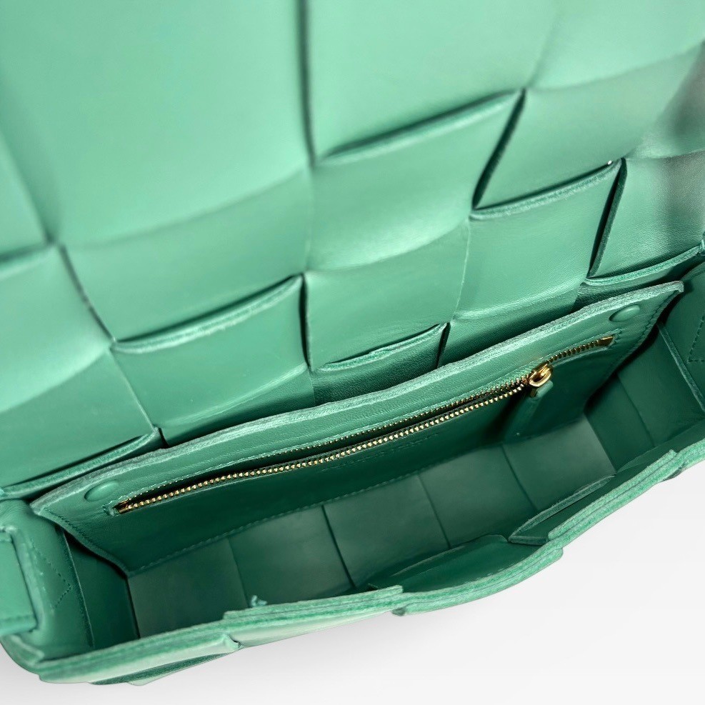 NEW Bottega Veneta Cassette Bag in Mermaid/Gold Leather Crossbody thumbnail 11