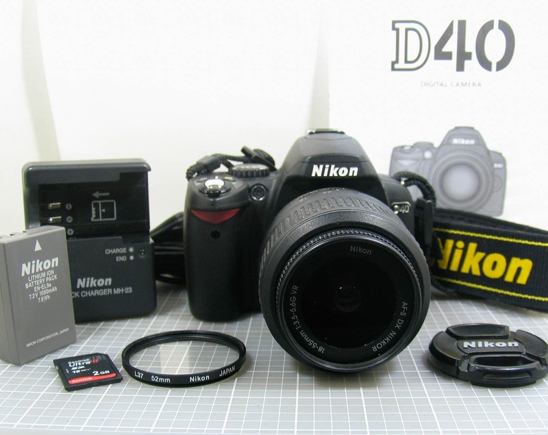 Nikon D40 6.1 MP DSLR Camera with a DX AF-S 18-55mm f/3.5-4.5G VR Lens