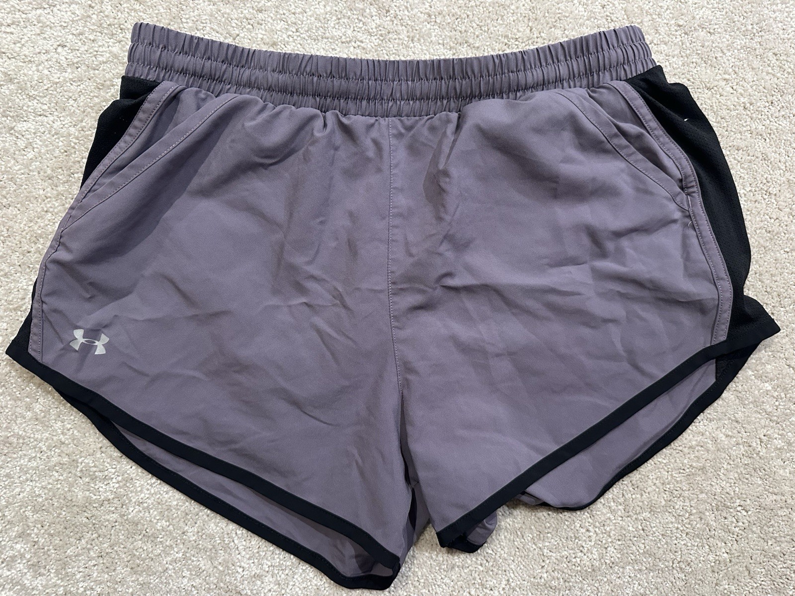 Under Armour HeatGear Women's Purple Black Athletic Shorts Size Medium