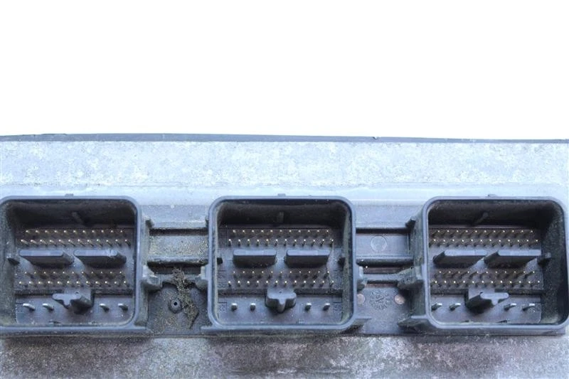 Computadora ECU ECM Escape Tribute Mariner 2008 08 2009 09 8L8A12A650BDA 1130998 Foto 3 de 4