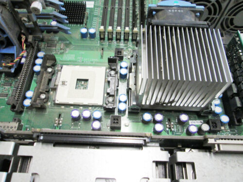 Dell PowerEdge 2650 Rack Server, Xeon SL6EP 2.4GHz, 1GB, 4x 73GB FOR PARTS - Picture 8 of 9