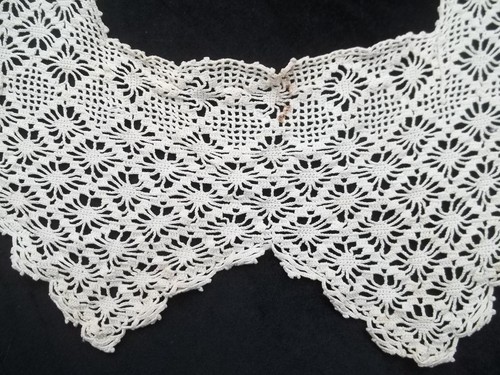 Vintage Crochet Collar Beige Diamond Pattern 5 1/2 inch wide CL46