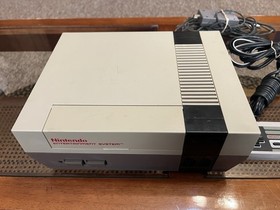 Nintendo NES 1985 Gray Video Game Console with Controllers and Games