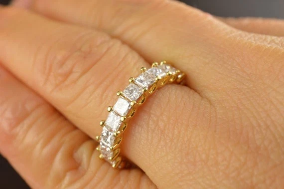 Alianza de enternidad de boda de diamantes creados en laboratorio por princesa de 2,86 quilates de oro amarillo de 14 k 7 Foto 4 de 4