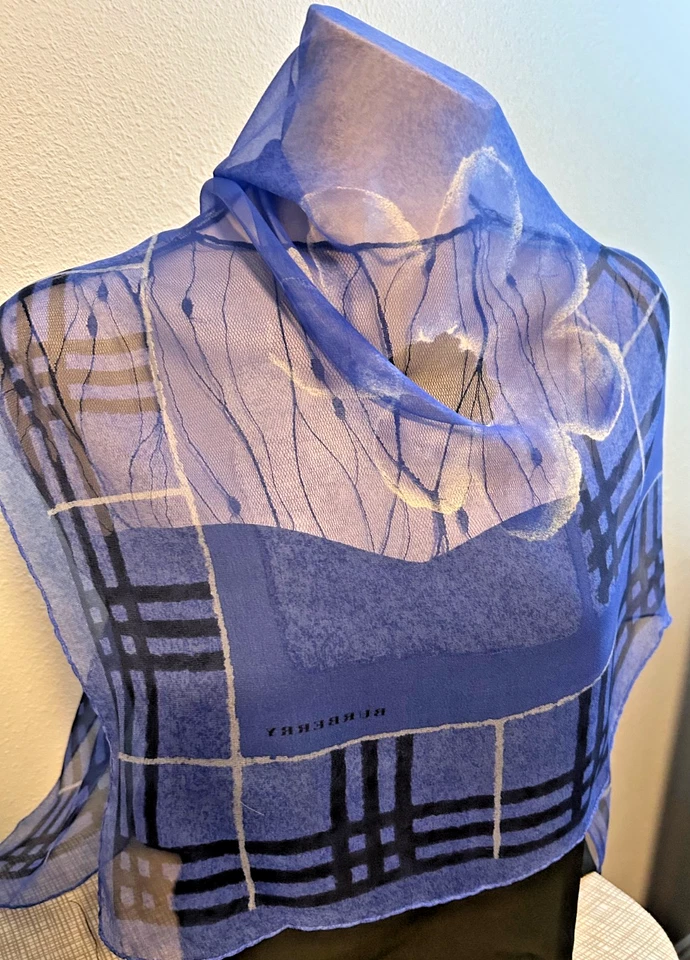 Cuadrado grande vintage 34x33 pulgadas azul, negro geo. Estampado - Seda - Burberry - VS-72 Foto 2 de 4