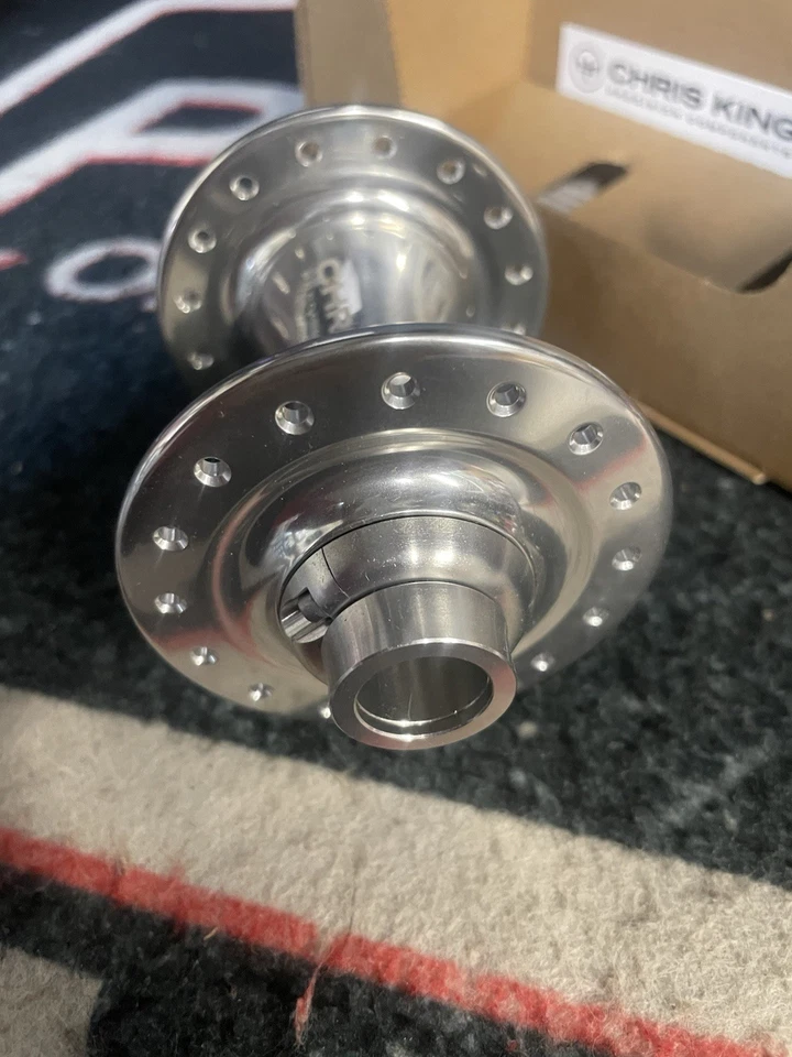 Buje Chris King Front Boost CL 23 orificios - 15 x 110 mm plateado DCS1CB Foto 4 de 4