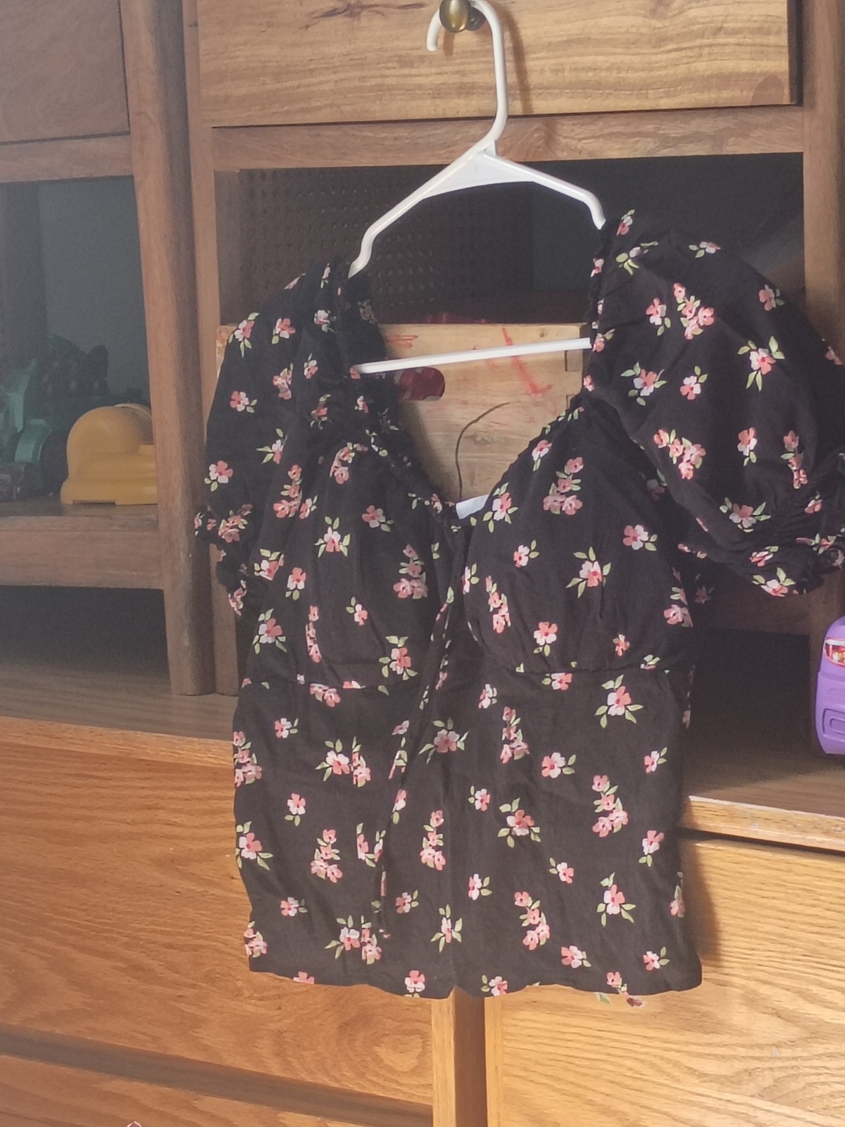 Utility Women's Black Floral Puff Sleeve Short Sleeve Blouse Size L