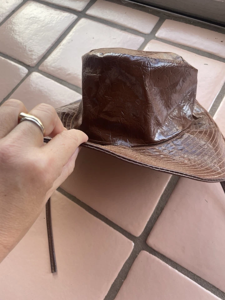 De Colección Años 60 70 Marrón Naugahyde PVC Floppy Sombrero Ala Ancha Plegable Boho Hippy Foto 4 de 4