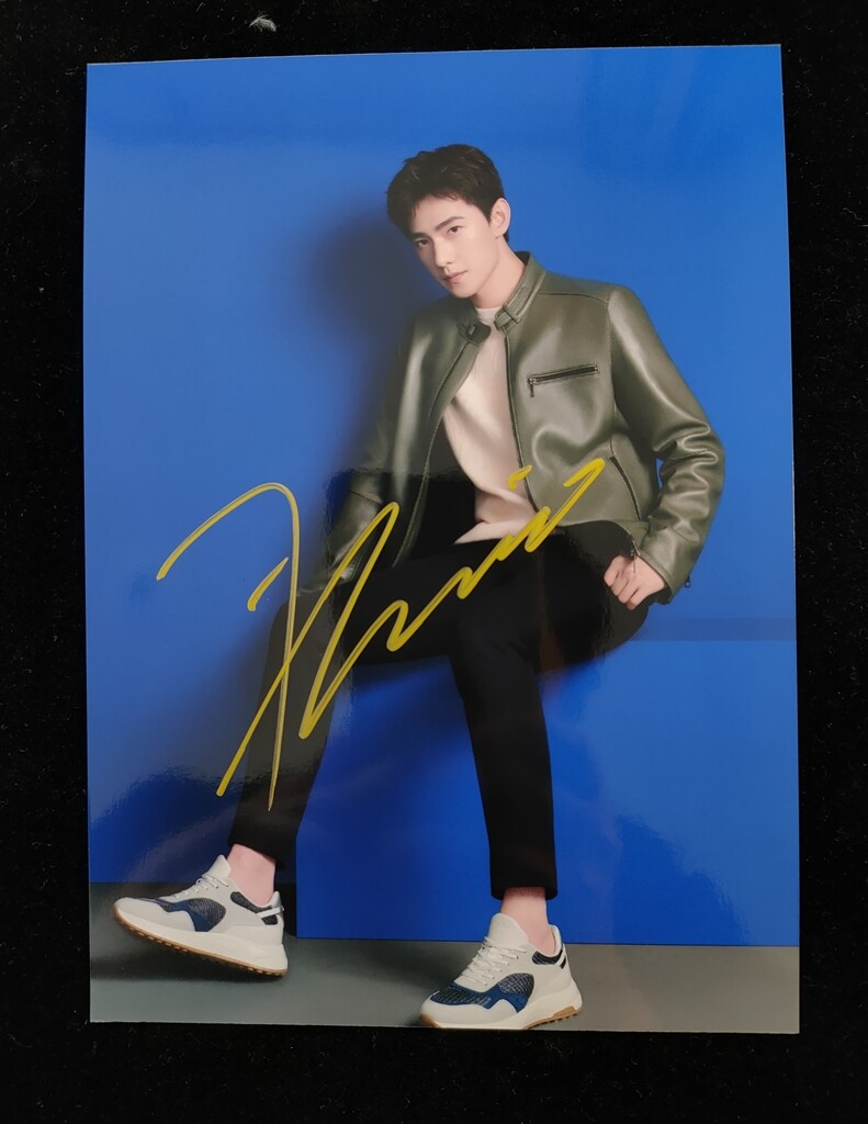 YANG YANG Autographed Signed Photo Autographs Chinese actor 5*7