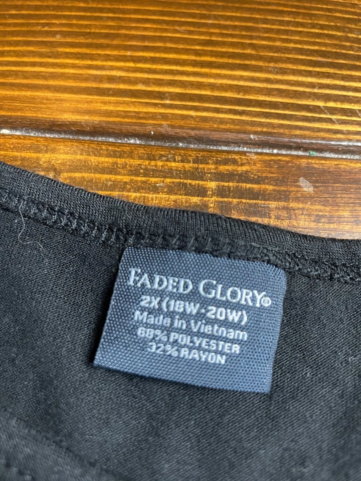 Camisa Faded Gloy, Feminina 2X (18W-20W), Preta, Lantejoulas Manga 3/4, Frisada, Puxador - Imagem 2 de 4