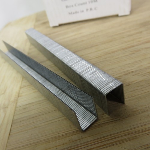 Lote de 2 grapas serie C08 71 corona patas de 1/2 pulgada galvanizadas AC12 - Imagen 3 de 3