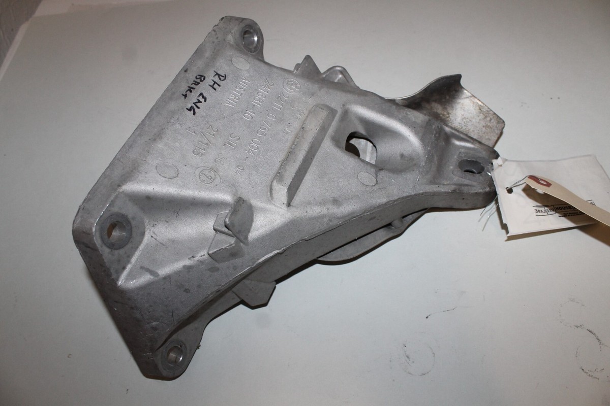 2006 - 2008 BMW E90 328I 3-SERIES RIGHT SIDE ENGINE MOUNT BRACKET