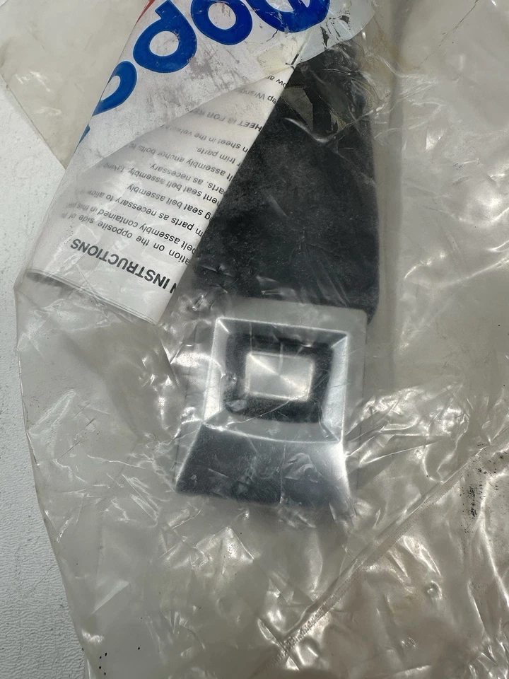 Пряжка переднего ремня безопасности черная для Jeep Cherokee Comanche 84-96 годов выпуска новая из старых запасов от оригинального производителя 4636762 - Изображение 3 из 4