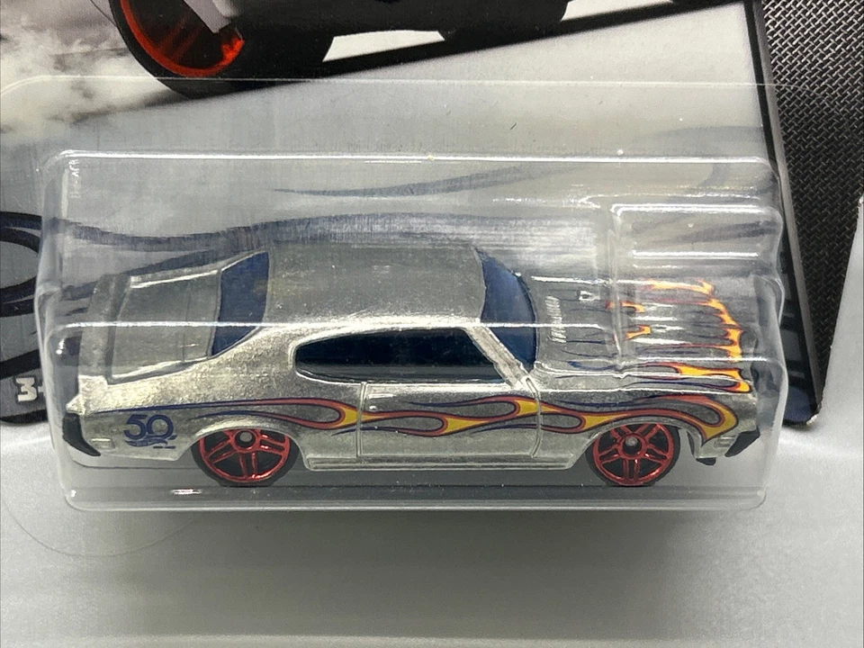 Tarjeta arrugada Hot Wheels 50th Zamac 2018 4/8 '70 Buick GSX Zamac con radios Pr5 rojos Foto 2 de 4