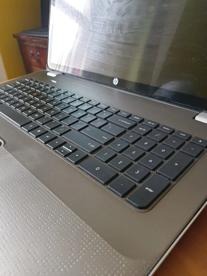 Touchscreen HP Envy 17" inch  17-1024tx laptop, 4GB RAM, 640GB HDD  - Image 4 of 4