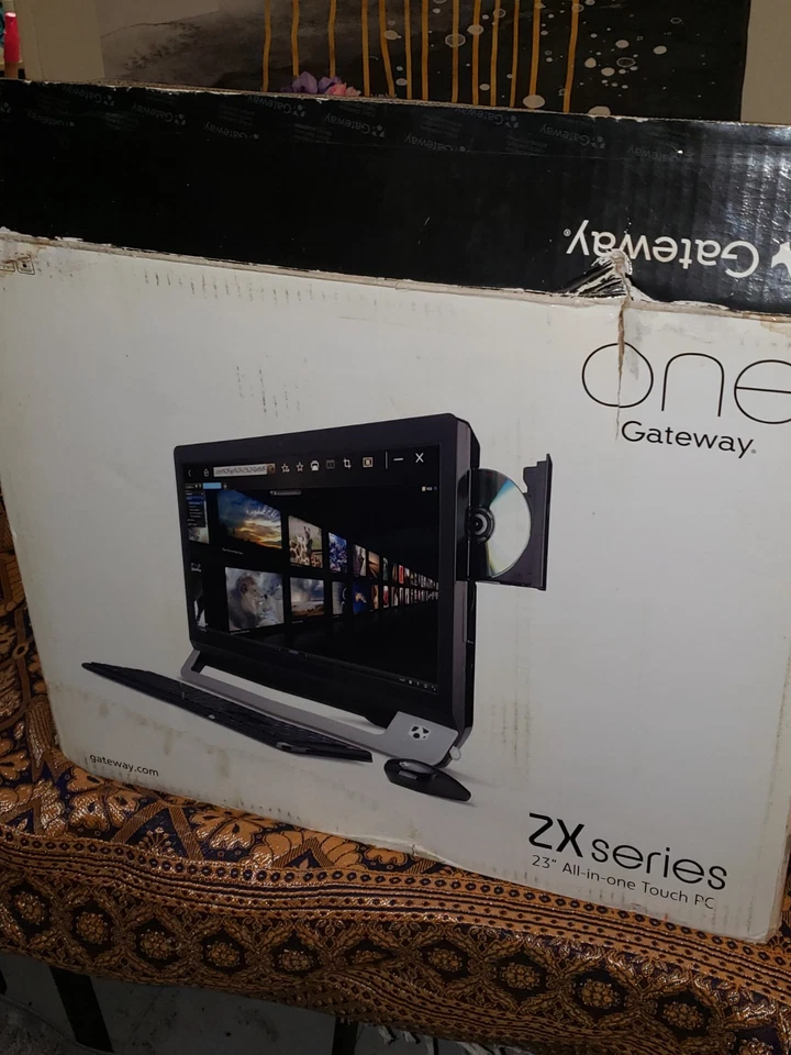 Gateway ZX Series All-In-One Computer 23" Model: ZX6971  - Image 2 of 4