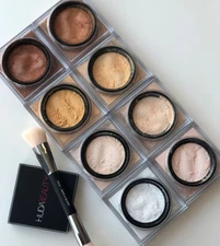 HUDA BEAUTY Easy Bake Blurring Loose Baking & Setting Powder - Multiple Shades