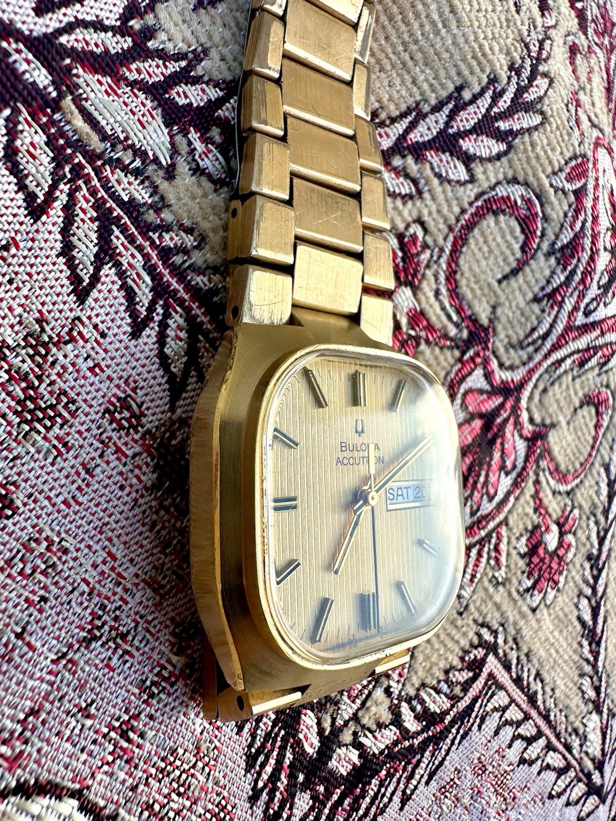 Vintage 1974 Bulova Accutron TV Dial Day-Date men's watch image 3