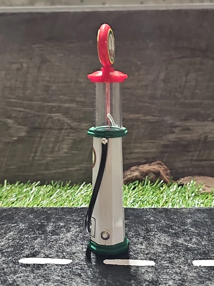 Réplica de bomba de gas Eagle escala 1:18 Road Signature diecast y plástico sin caja Foto 2 de 4