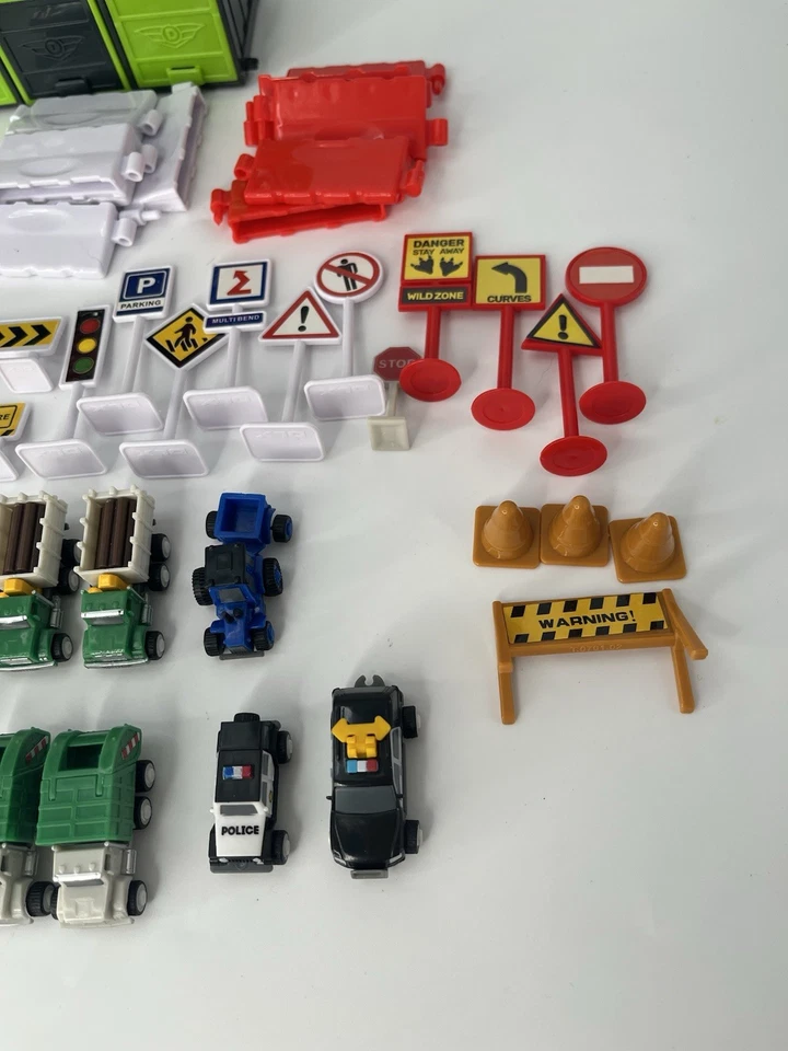 Dirigido por BATTAT Pocket Series Mini Micro Lote de 9 Veículos Estradas Garagens Diversos. - Imagem 2 de 4