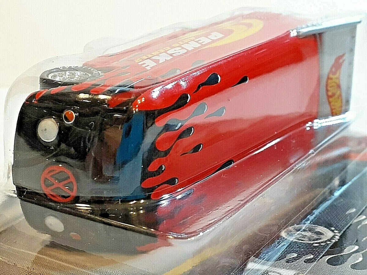 Hot Wheels PENSKE AUTO CENTER VW BUS RED / NOS / NEW / VVHTF 