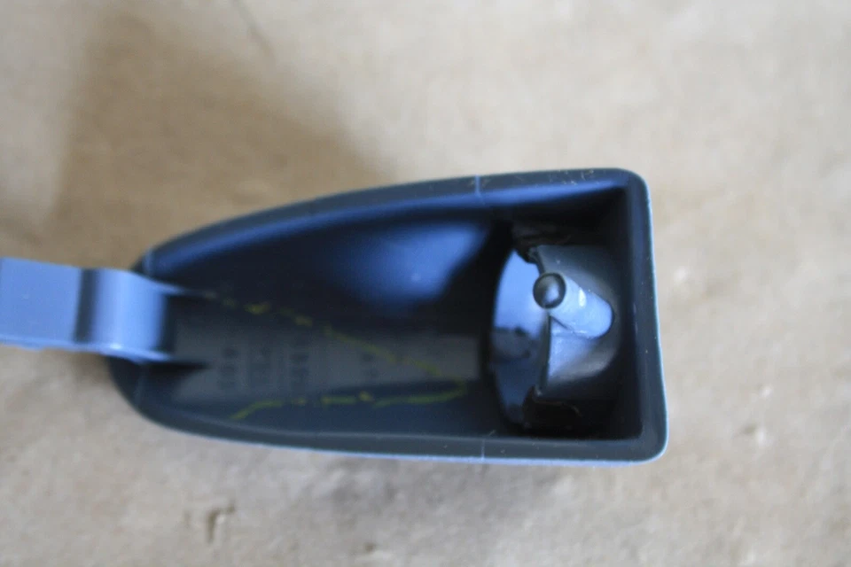 GM 10404093 1995-1999 Chevrolet Lumina puerta delantera bisel Foto 2 de 3