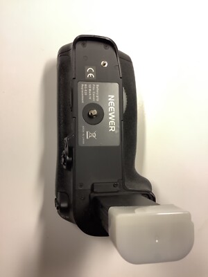 Neewer Dual Battery Grip Replacement for Canon EOS 5D Mark IV DSLR - BG-E20