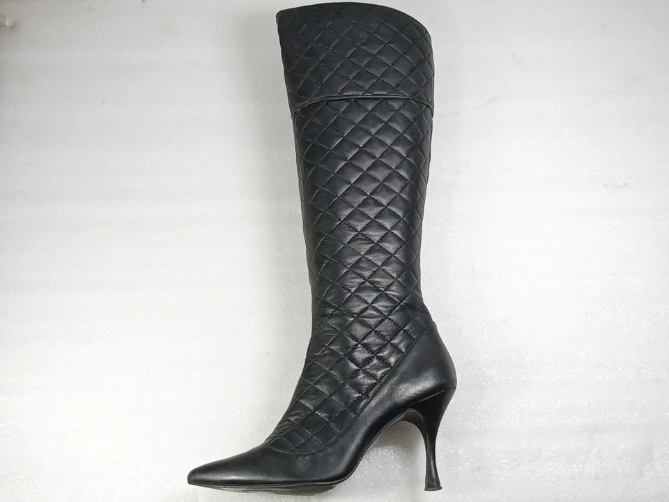 Delman 黑色绗缝皮革及膝靴 – 尺码 9M – 18 英寸杆身 – 高跟鞋 — 第 4/4 张图片