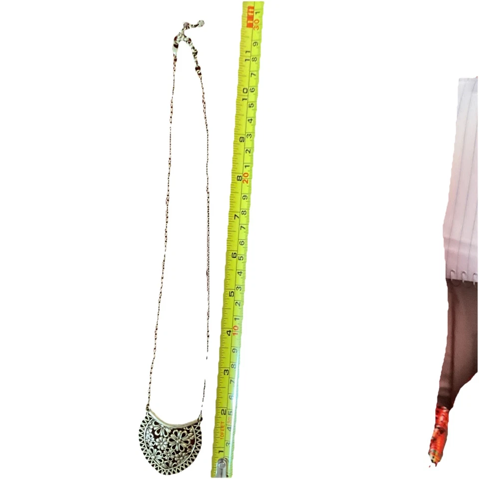 Collar escudo flor marca Lucky de 20" Foto 3 de 3