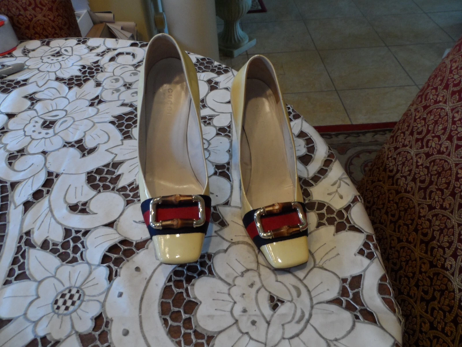 Escarpins Gucci cuir verni jaune avec boucle devant bambou/métal doré taille 5,5 M