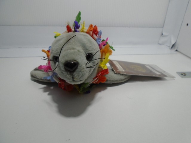 1999 HAWAIIAN COLLECTIBLES UMO THE BARKING HAWAIIAN MONK SEAL 9