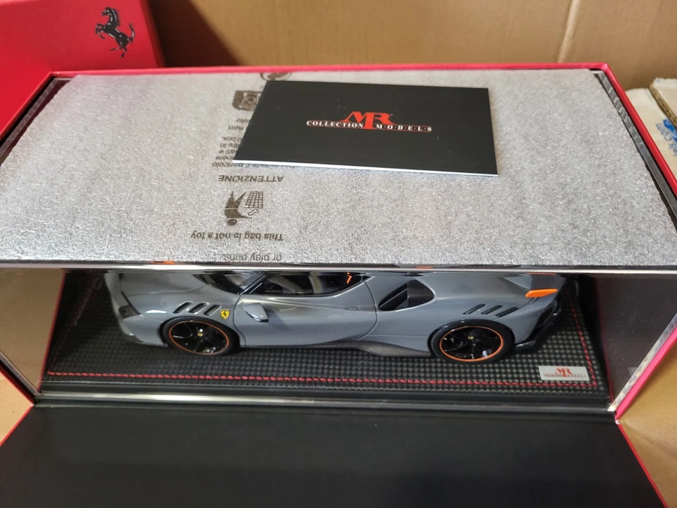 MR MODELSFERRARI SF90 XX STRADALE 1/18 Grigio Nardo FE041SE2 Black Friday - Immagine 2 di 4