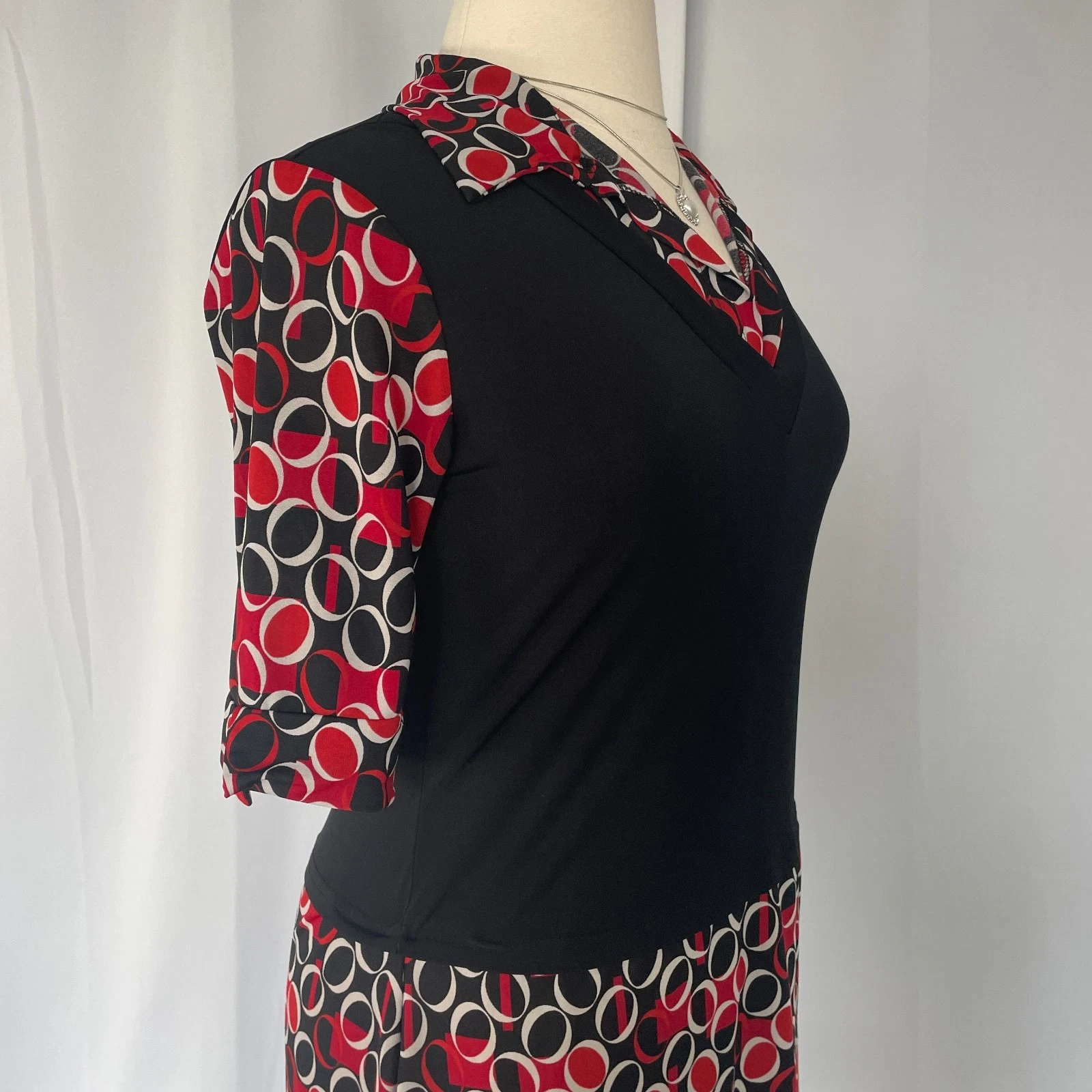 VETEMENTS Abito Y2K Taglia Large Nero Rosso Geometrico Look Stratizzato Elasticizzato Geek Academia Anni 90