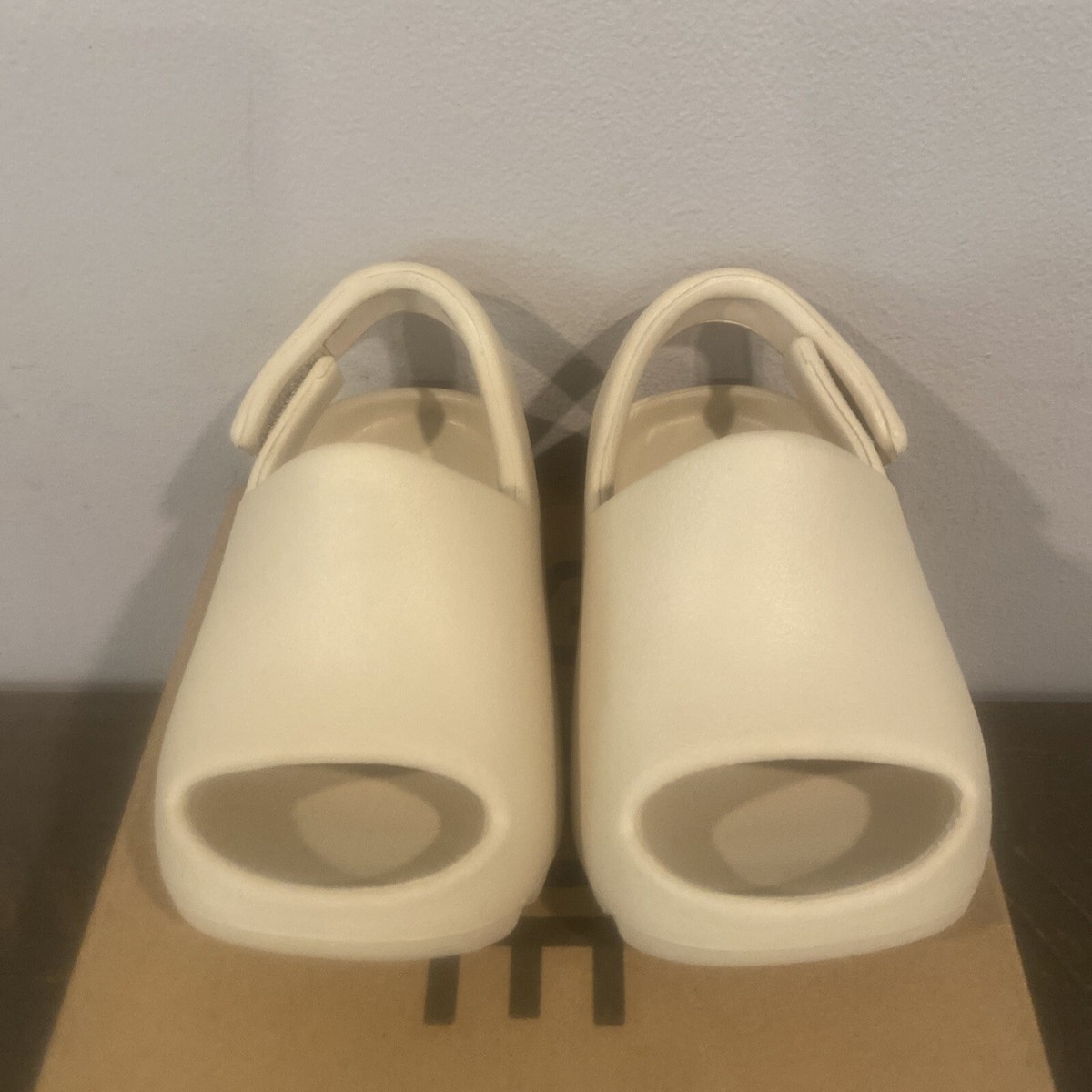RARE ADIDAS YEEZY SLIDE BONE INFANTS SIZE 5K NEW IN BOX
