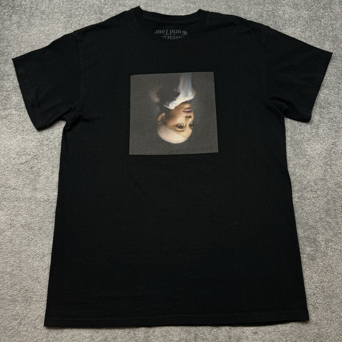 希少　アリアナ・グランデ　SWEETENER WORLD TOUR TEE 希少アリアナ・グランデSWEETENER WORLD TOUR TEE