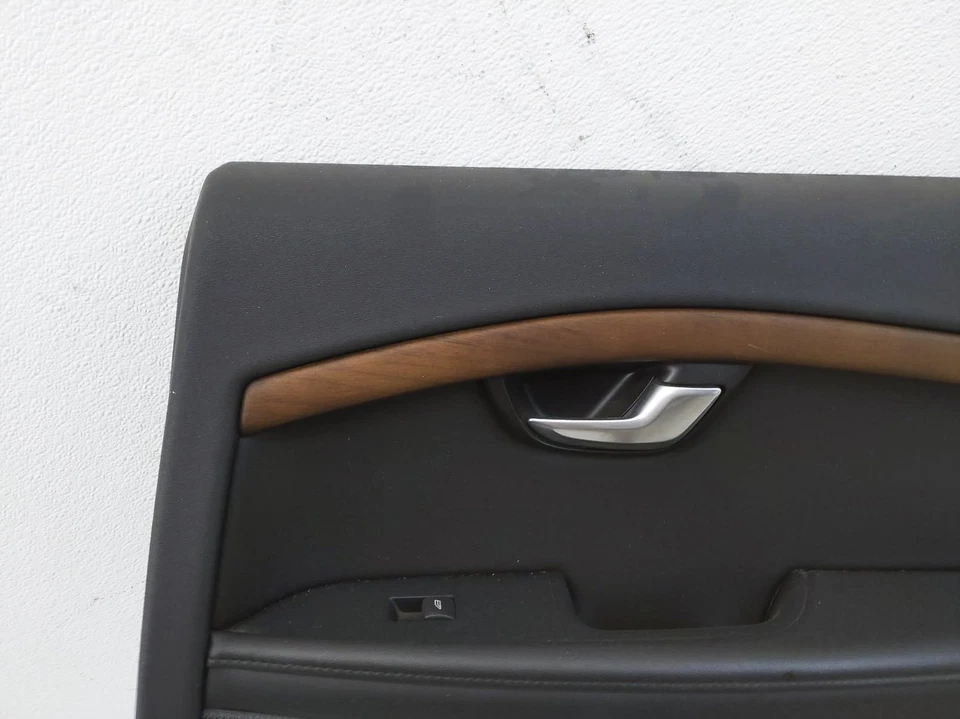 Panel de moldura interior de puerta para pasajero trasero Volvo S80 2006 - negro 39854619 Foto 2 de 4