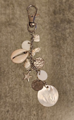 Real Shell Keyring / Bag Charm Metal Star & Hammered Metal Circle š - Picture 5 of 13