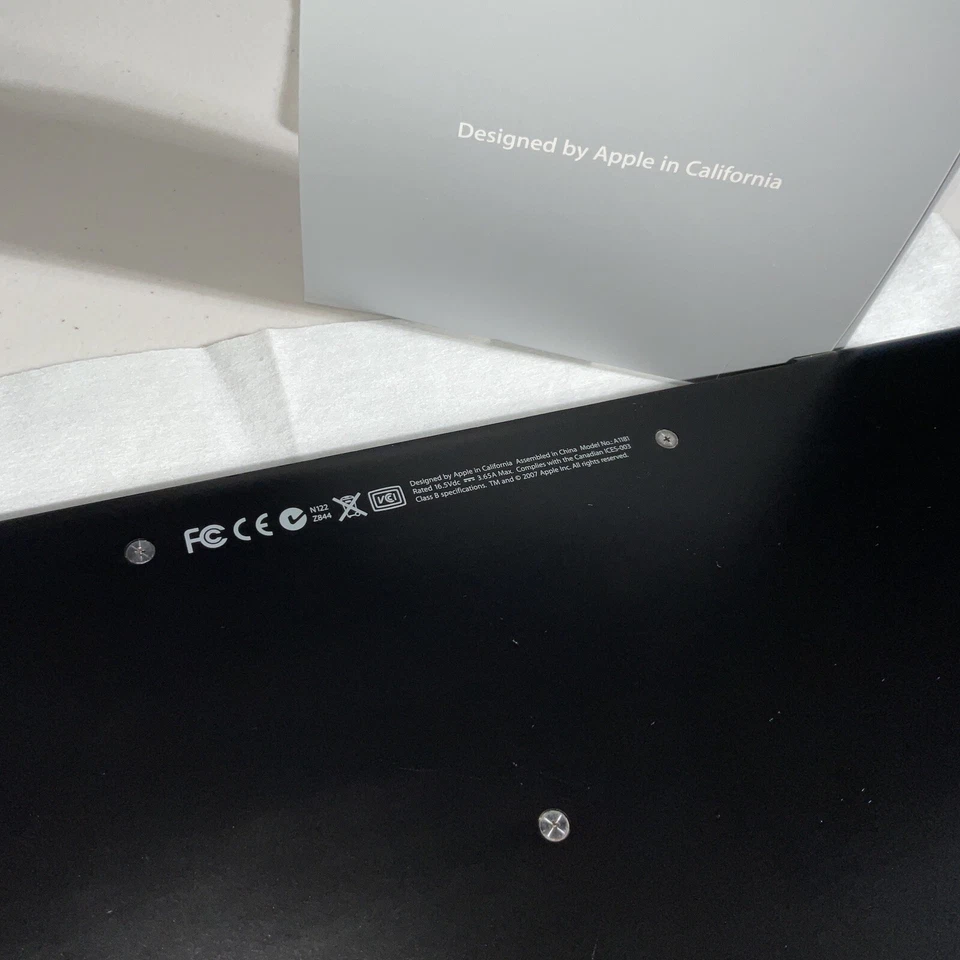 MacBook Retro Negro 13" MB063LL/B Noviembre FINALES 2007 2.2GHz Intel Core 2 Duo Foto 4 de 4