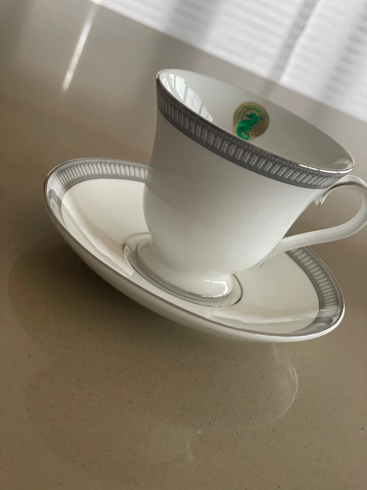 Nuevo juego de docenas de tazas de té y platillos Waterford Carina Platinum Foto 3 de 4