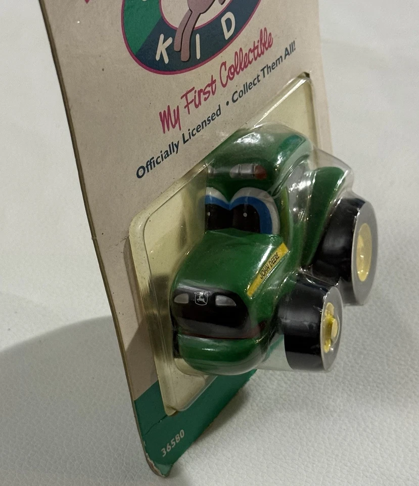 Juguete fundido a presión John Deere Kids Johnny Tractor 36580 2001 de colección NUEVO sellado ERTL Foto 4 de 4