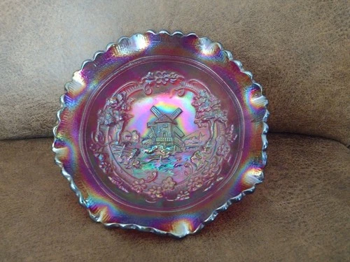 Beautiful Vintage Carnival Glass "Windmill" BOWL