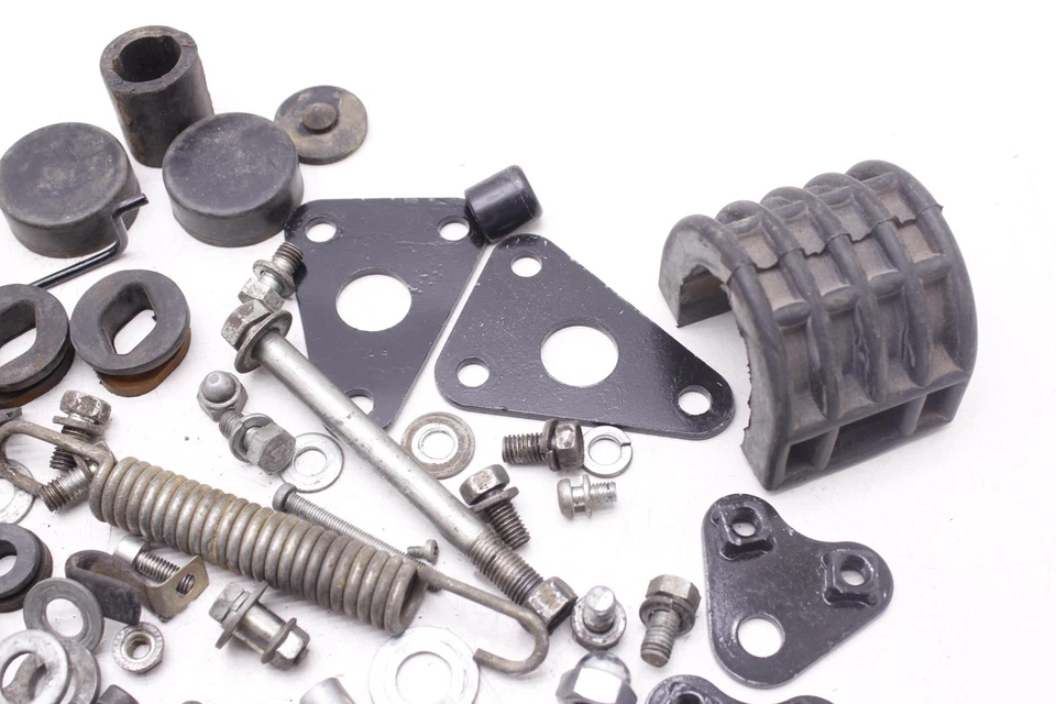 81 KAWASAKI 250 CSR KZ250L CORREA OEM MOTOR MONTAJE PERNOS HARDWARE R11.BX18 Foto 4 de 4