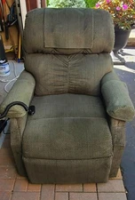 Golden Technologies PR-501M Comforter Lift Chair/ and recliner- Medium 