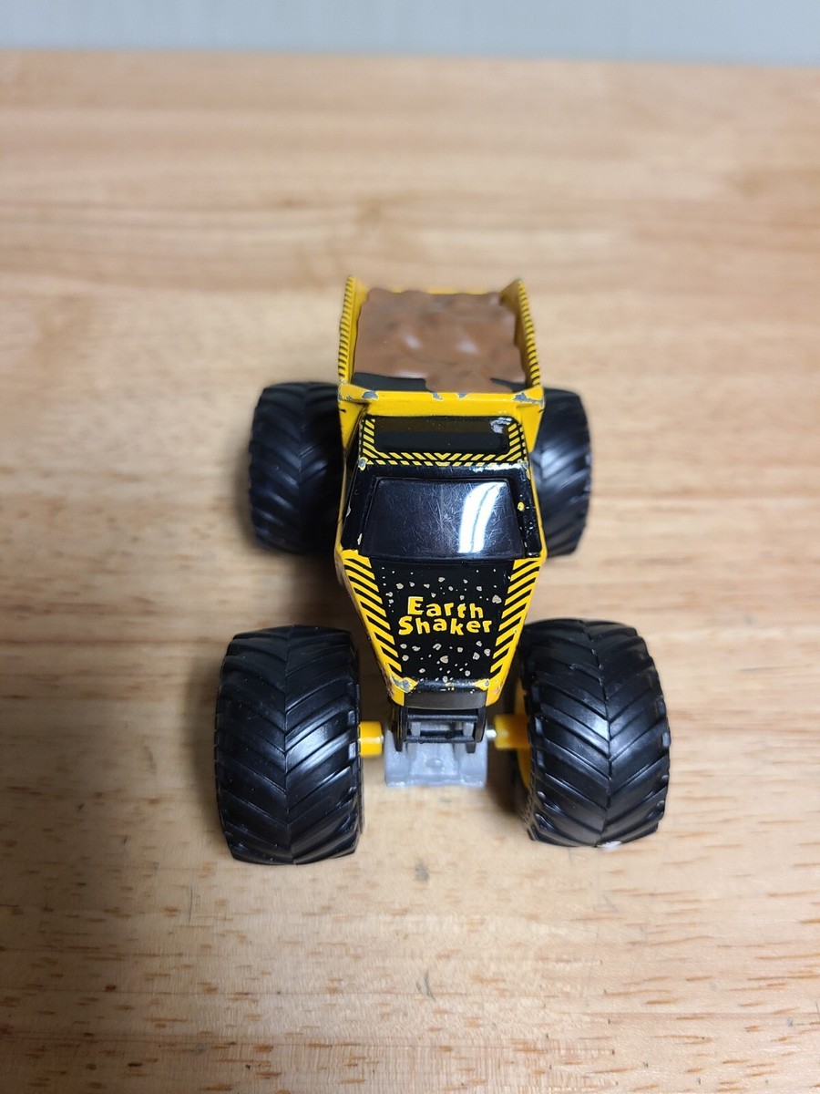 HOT WHEELS MONSTER JAM EARTH SHAKER DIE-CAST MONSTER TRUCK 1/64 HOT WHEELS MONSTER JAM EARTH SHAKER DIE-CAST MONSTER TRUCK 1/64
