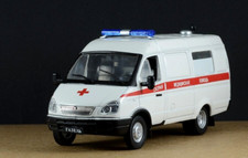 AMBULANCIA GAZ 32214 GAZEL RUSIA RESPUESTA MÉDICA MINI AUTOBÚS MODELO DIECAST 1/43