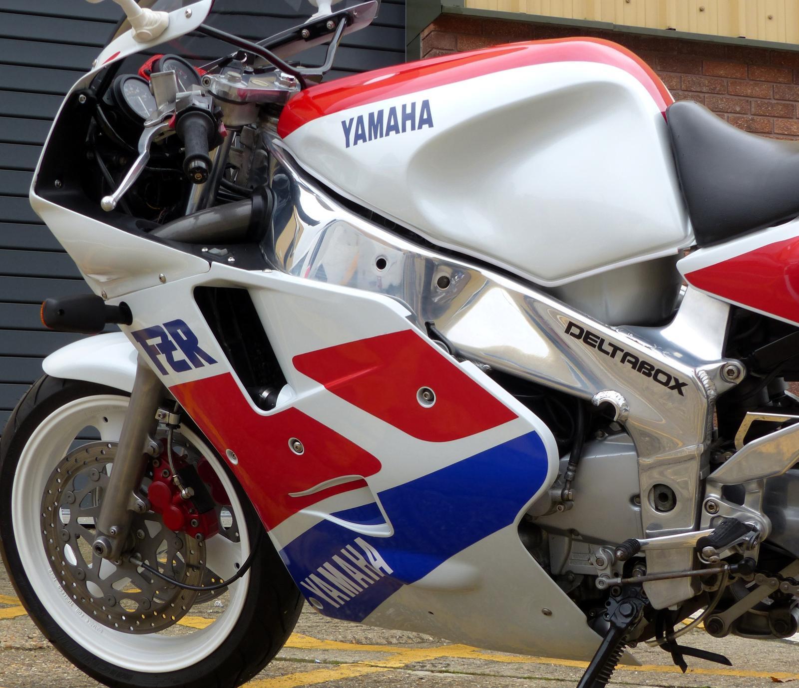 1989 YAMAHA FZR 1000 EXUP. A VERY SHINEY MECHANICALLY SOUND FUTURE CLASSIC. - Picture 15 of 20