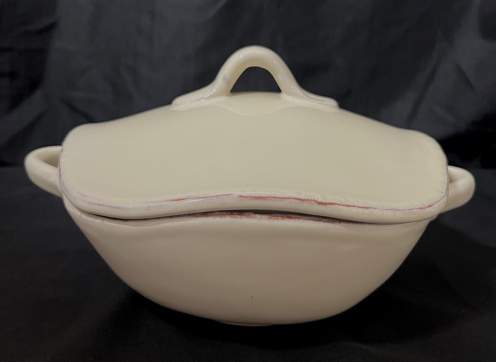 Vietri Cucina Fresca Small Covered Casserole Dish Cream White 6.25 W