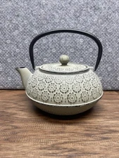 well equipped kitchen Cast Iron Teapot 1L  With Loose Leaf Tea Infuser TL